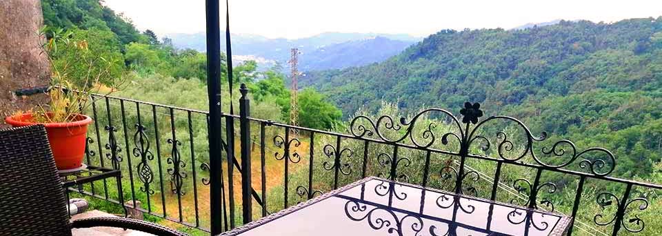Terrasse-Ferienhaus-in-Ligurien-Albergo-diffuso-Berge-Meer